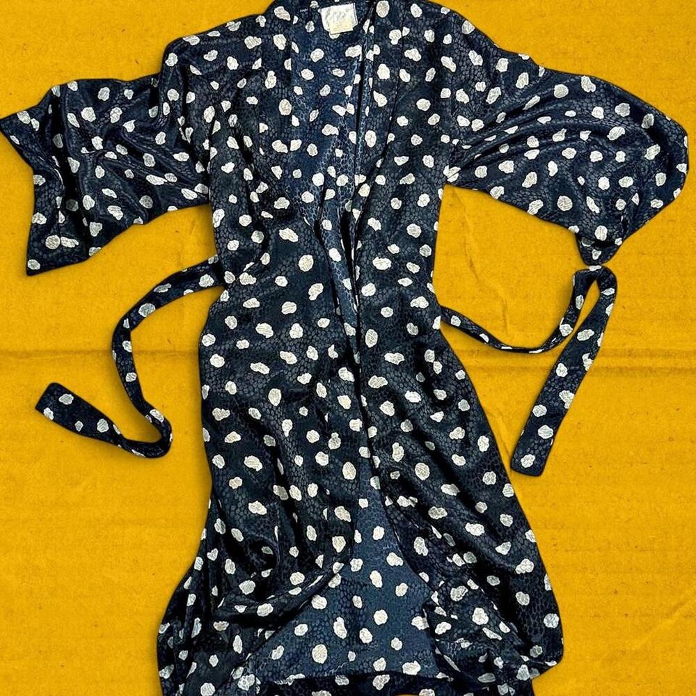 Black cream statement robe